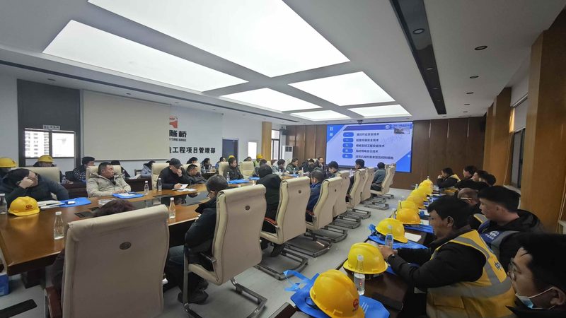 建造师证书，职场晋升的“敲门砖”？揭秘如何选择“包过班